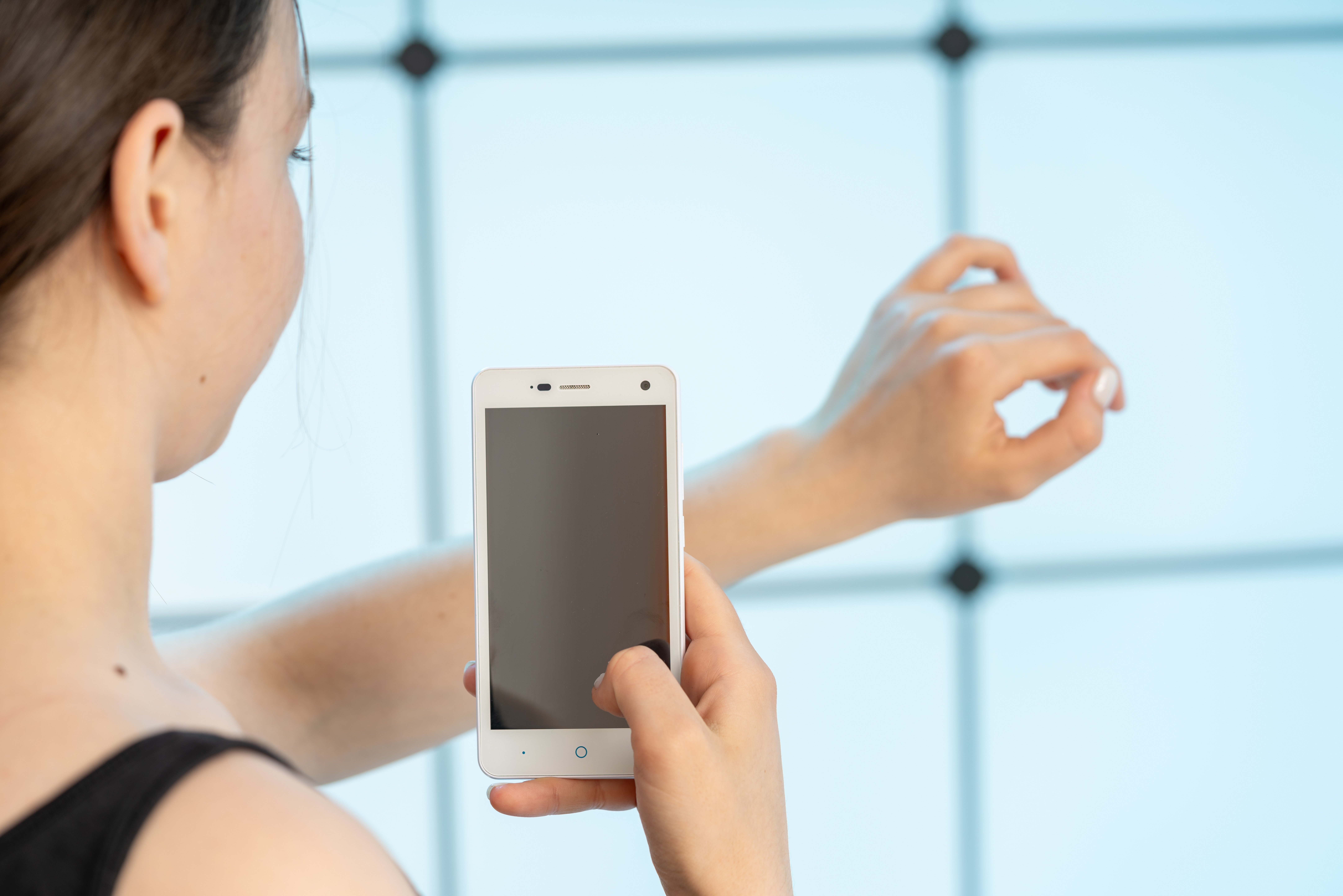 using cell phone app to check moles and other skin blemishes
