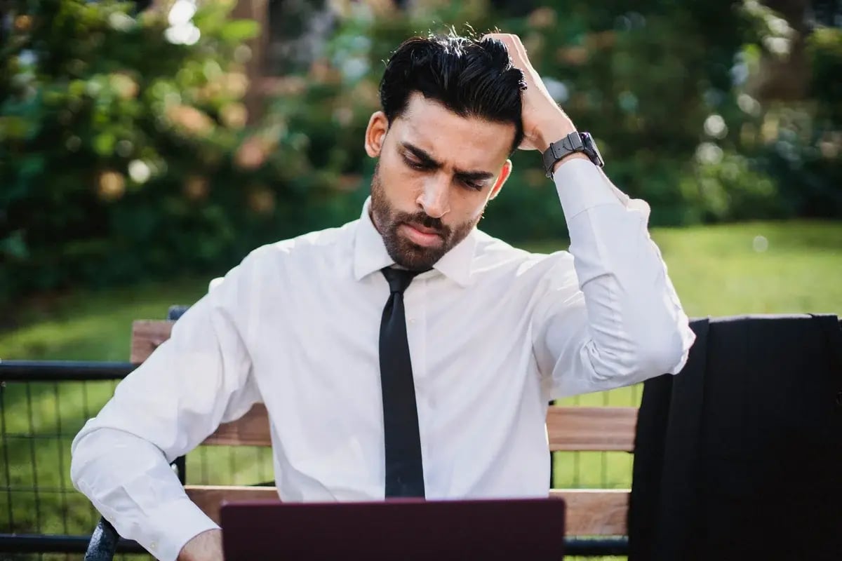 man-scratching-head-laptop